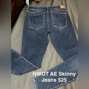 NWOT AE skinny Jeans Size 6